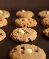 Macadamia and Chocolate Chips Cookie